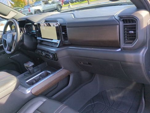 Used 2023 Chevrolet Silverado 1500 High Country w/ High Country Premium Package image 34