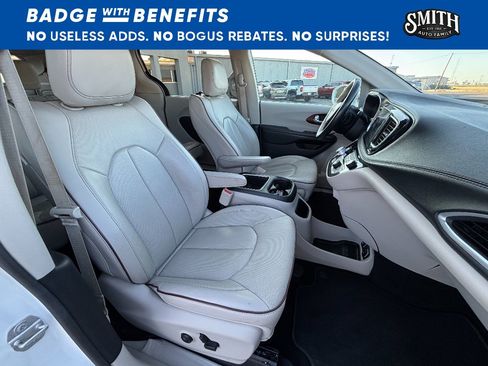 Used 2019 Chrysler Pacifica Limited FWD image 14
