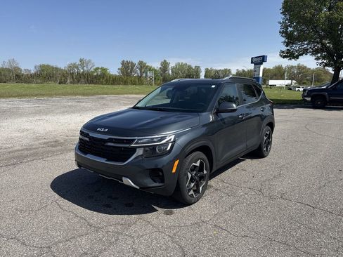 Used 2024 Kia Seltos EX AWD/4WD image 4