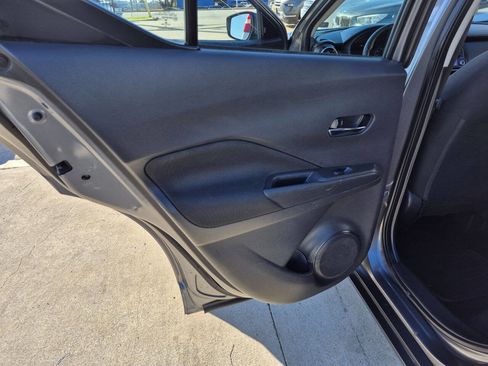 Used 2021 Nissan Kicks SV image 14