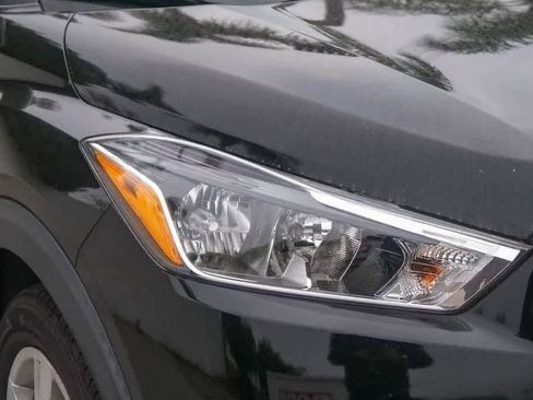 Used 2019 Nissan Kicks S image 5