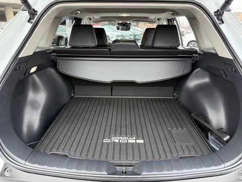 Certified 2025 Toyota Corolla Cross XLE image 32