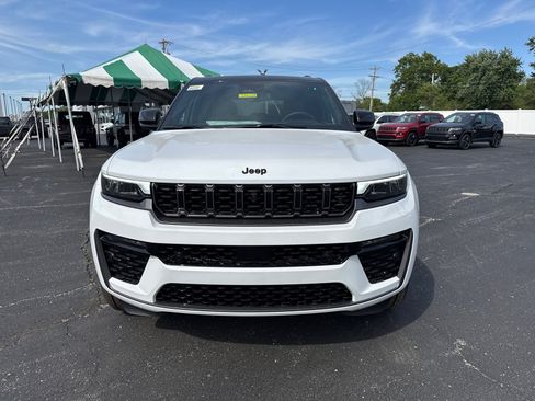 New 2026 Jeep Grand Cherokee Summit AWD/4WD image 2