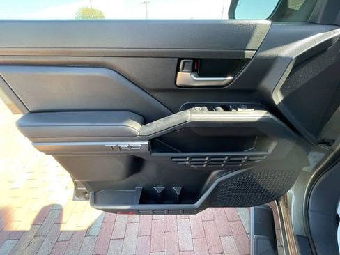 Used 2025 Toyota Tacoma TRD Sport AWD/4WD image 10