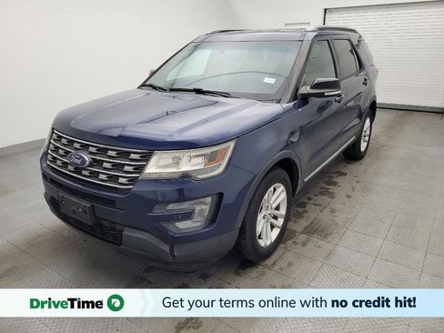 Used 2017 Ford Explorer XLT image 1