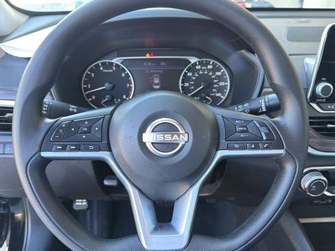 Used 2025 Nissan Altima 2.5 SV FWD image 20