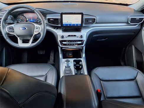 Certified 2022 Ford Explorer XLT w/ Equipment Group 202A image 11