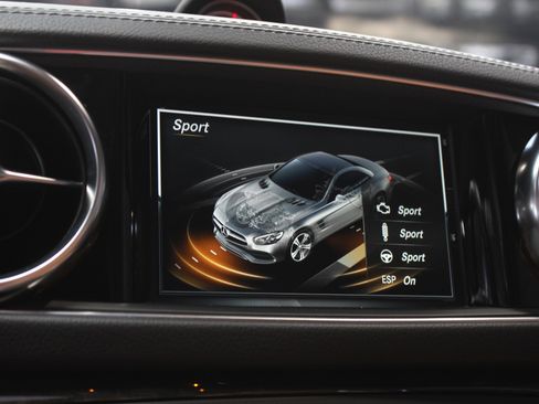 Used 2017 Mercedes-Benz SL 550 image 45