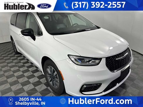 Used 2024 Chrysler Pacifica Limited FWD image 2