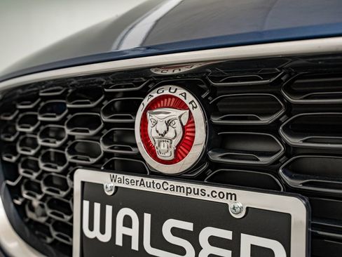 Used 2023 Jaguar F-TYPE Coupe image 12