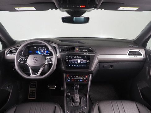 Used 2024 Volkswagen Tiguan SE R-Line FWD image 3