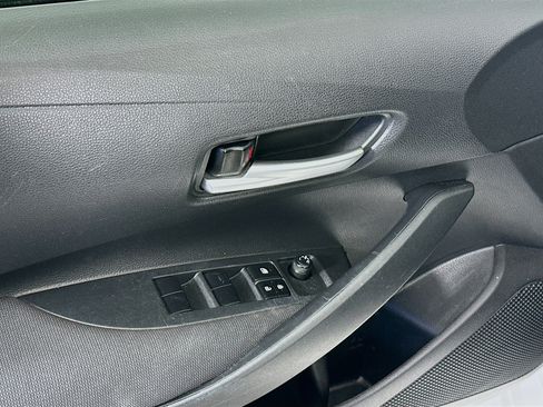 Used 2020 Toyota Corolla LE FWD image 15