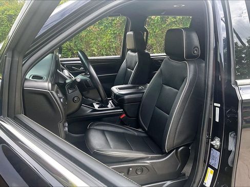 Used 2023 Chevrolet Tahoe Premier AWD/4WD image 32