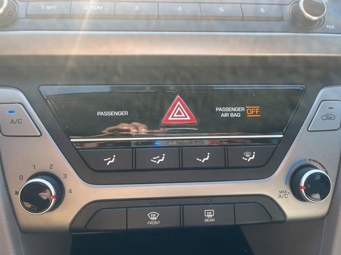 Used 2017 Hyundai Elantra SE FWD image 16