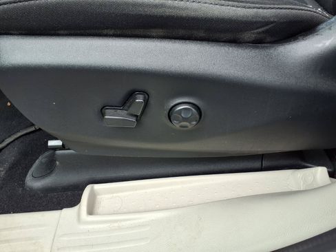 Used 2022 Chrysler Voyager LX FWD image 22