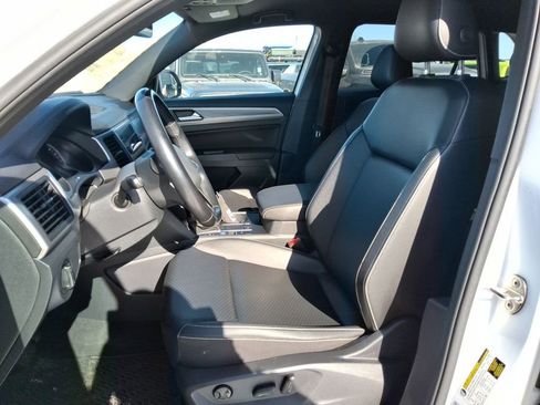 Used 2020 Volkswagen Atlas Cross Sport SE image 12