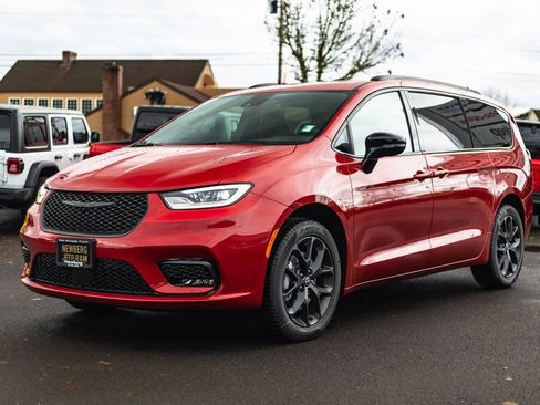 New 2026 Chrysler Pacifica Select w/ S Appearance Package image 4