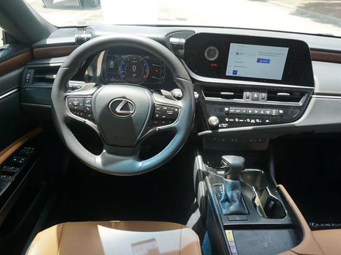 Used 2024 Lexus ES 350 w/ Premium Package FWD image 5