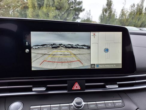 Used 2025 Hyundai Elantra SEL image 20