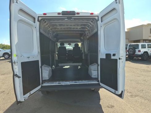 Used 2018 RAM ProMaster 2500 w/ Interior Convenience Group image 11