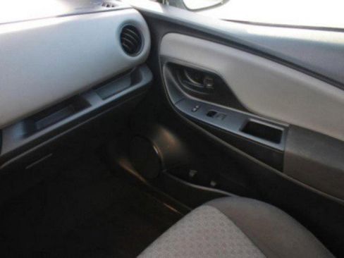 Used 2017 Toyota Yaris L image 61