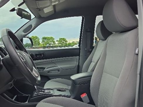 Used 2015 Toyota Tacoma PreRunner w/ Convenience Package RWD image 9