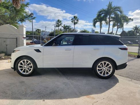 Used 2025 Land Rover Range Rover Sport SE image 8