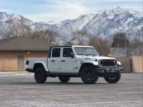Used 2025 Jeep Gladiator Willys image 3