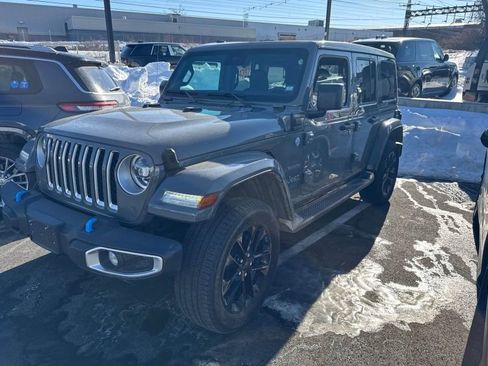 Used 2022 Jeep Wrangler Unlimited Sahara w/ Cold Weather Group image 2