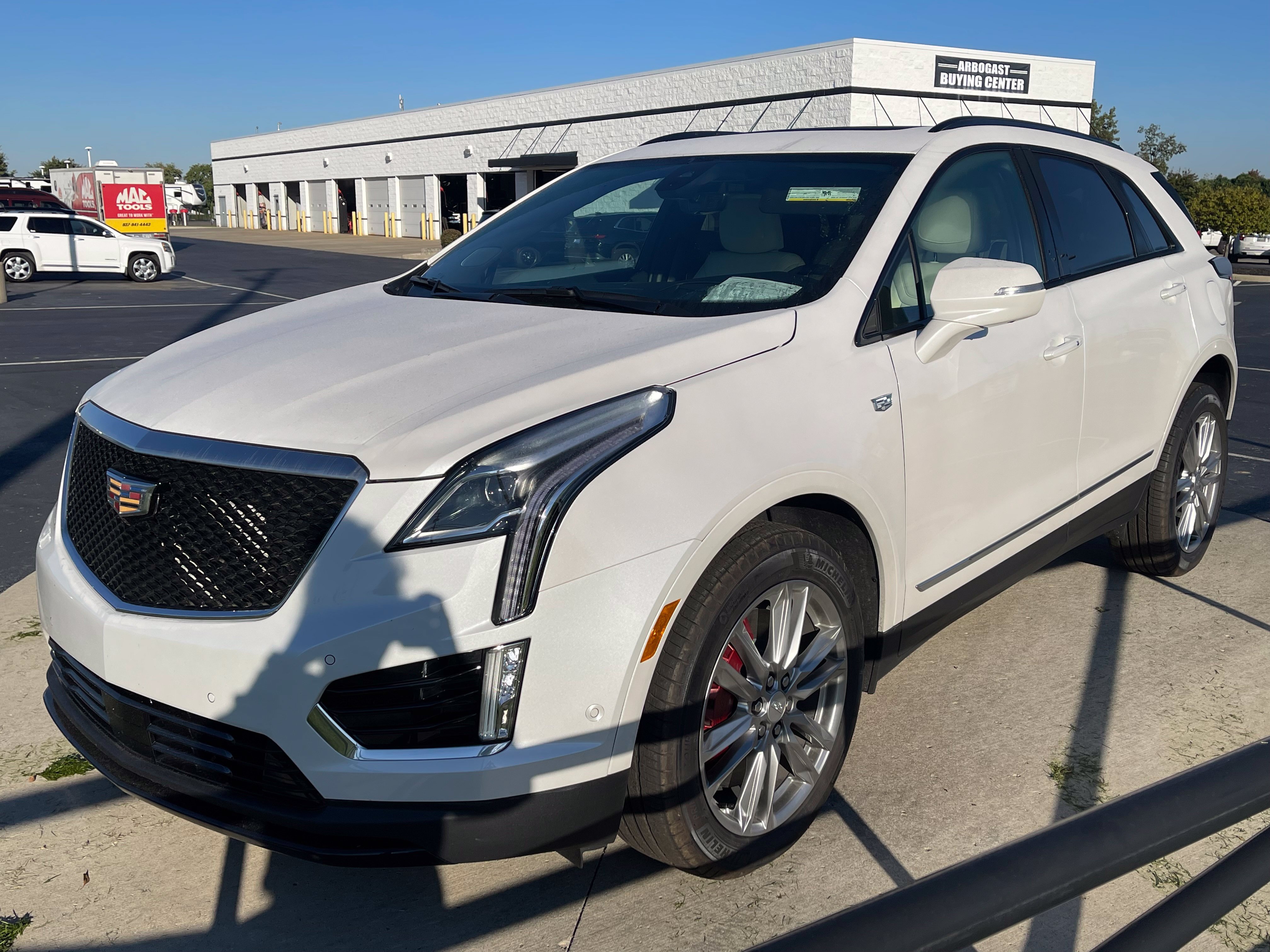 Used 2024 Cadillac XT5 Sportv w/ Technology Package AWD/4WD image 3