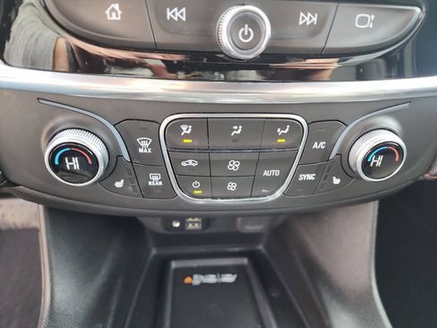 Used 2023 Chevrolet Traverse RS AWD/4WD image 27