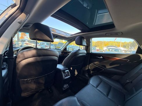 Used 2019 Kia Cadenza Technology image 16