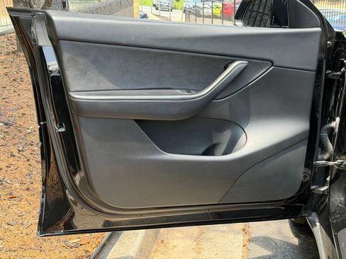 Used 2021 Tesla Model Y Long Range AWD/4WD image 28