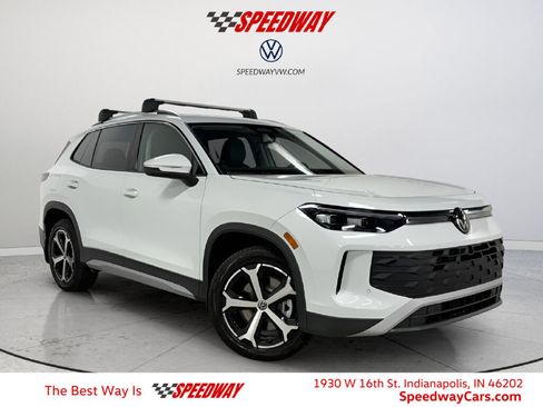 Used 2025 Volkswagen Tiguan SE image 1