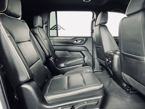 Used 2022 Chevrolet Suburban Premier image 13