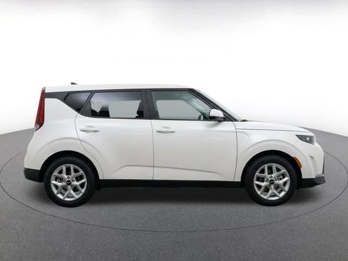Used 2025 Kia Soul LX w/ LX Technology Package FWD image 14