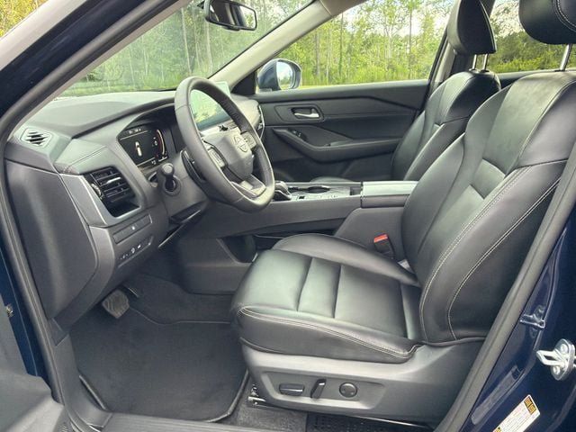 Used 2026 Nissan Rogue SL FWD image 3