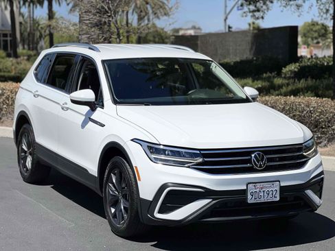 Used 2022 Volkswagen Tiguan SE FWD image 19