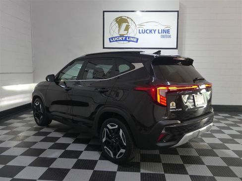 Used 2024 Kia Seltos SX w/ SX Sunroof Package AWD/4WD image 11