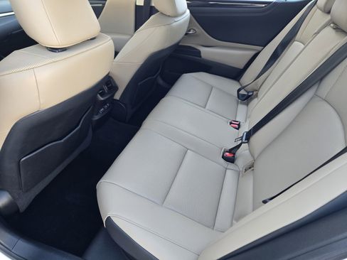 Used 2020 Lexus ES 300h w/ Premium Package image 40