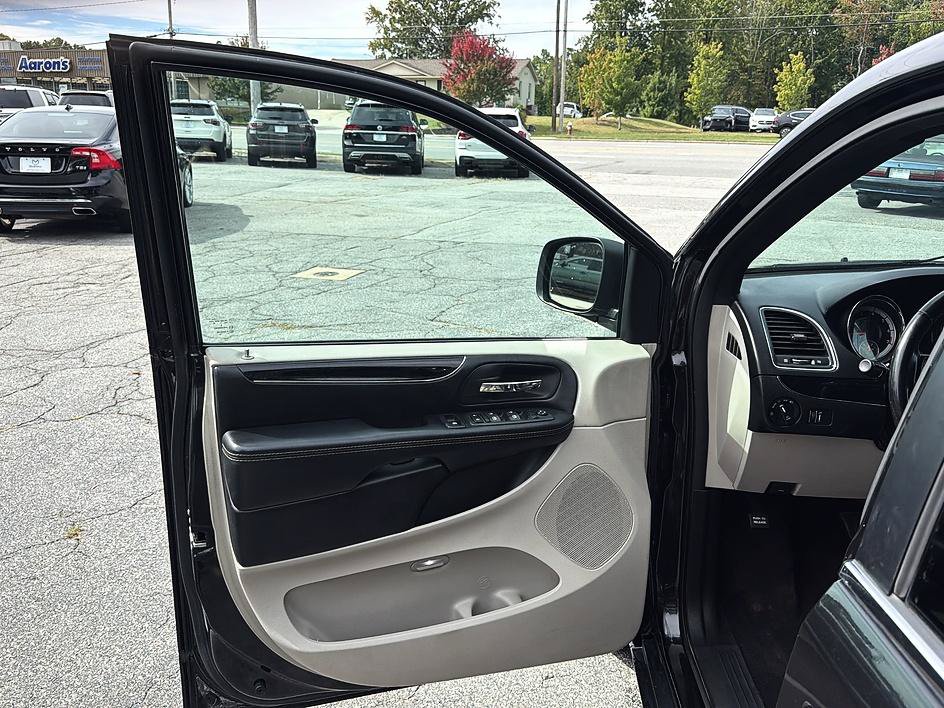 Used 2019 Dodge Grand Caravan SXT FWD image 26