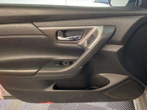 Used 2015 Nissan Altima 2.5 SL w/ Technology Package FWD image 17