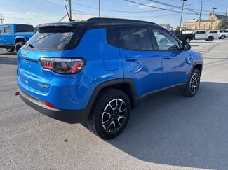 Used 2025 Jeep Compass Trailhawk AWD/4WD video 3