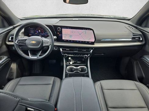 Used 2026 Chevrolet Traverse LT FWD image 18