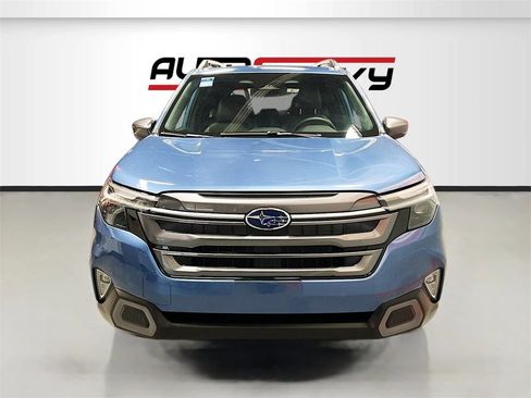Used 2025 Subaru Forester Limited image 2