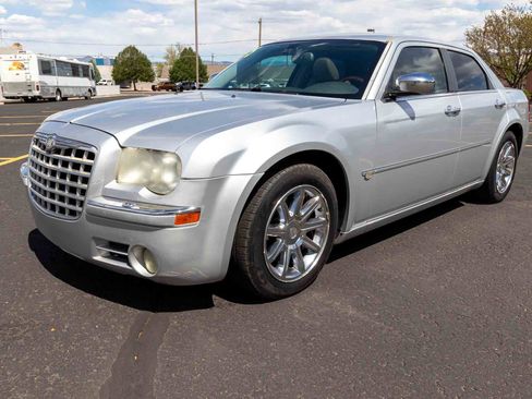 Used 2005 Chrysler 300 C w/ Navigation & Sound Group II RWD image 8