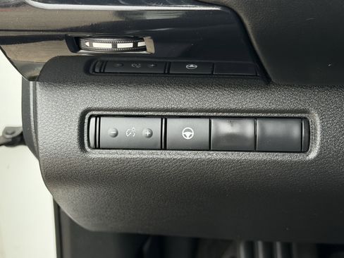Used 2024 Nissan Pathfinder SV FWD image 21