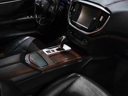 Used 2016 Maserati Ghibli S image 22