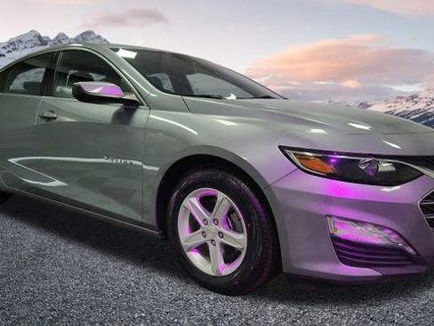 Used 2024 Chevrolet Malibu LT image 1
