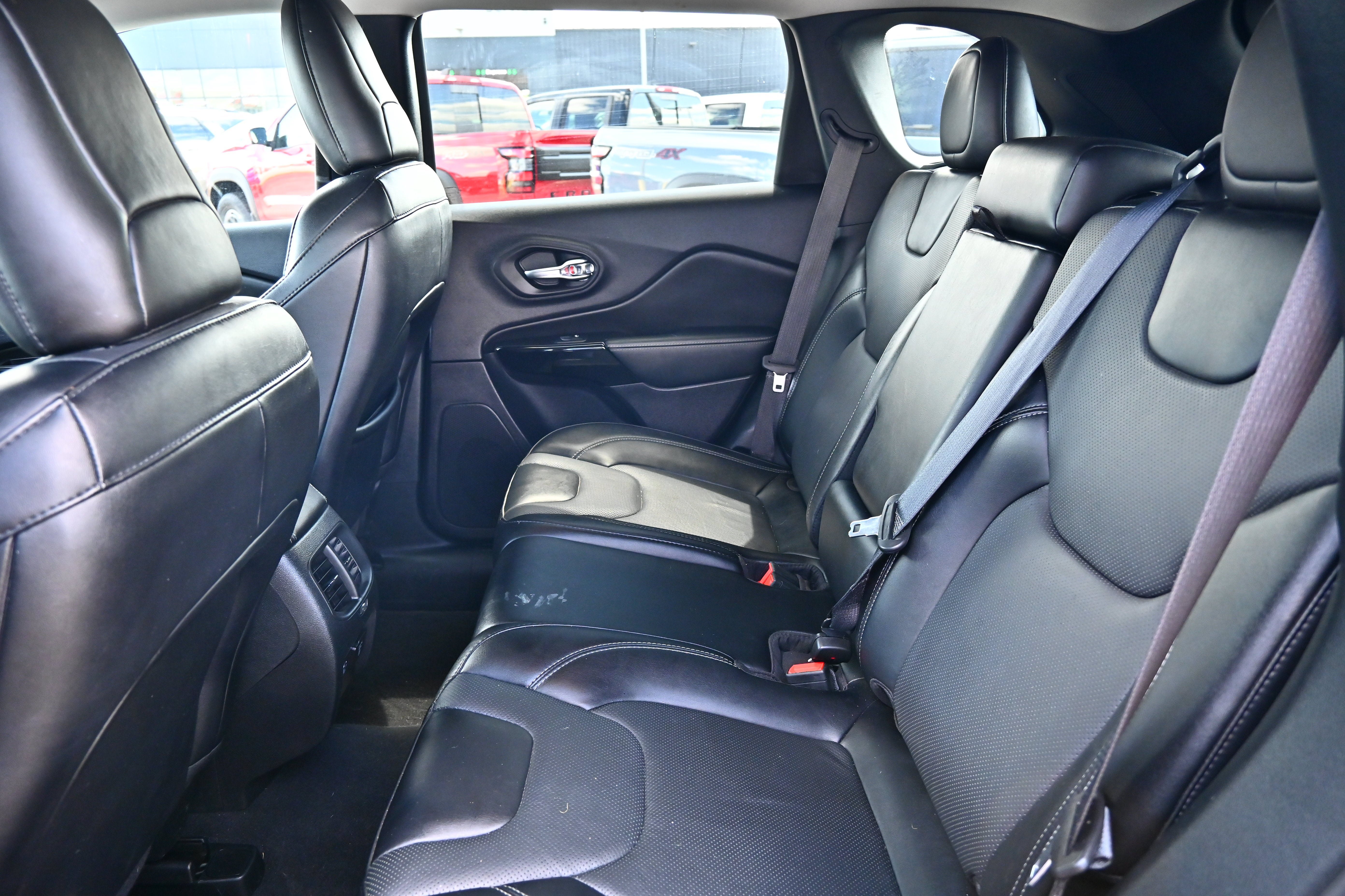 Used 2023 Jeep Cherokee Altitude Lux AWD/4WD image 14